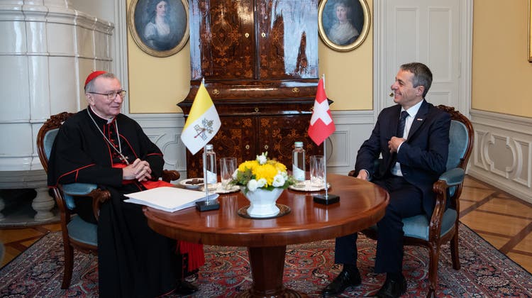 Der Staatssekretär des Vatikans, Pietro Parolin, besuchte unter anderem Aussenminister Ignazio Cassis. (Keystone)