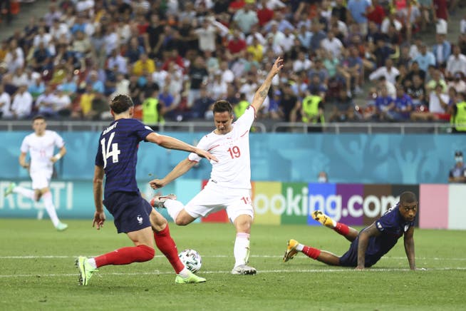 Le grand moment : Gavranovic marque 3 : 3 en huitièmes de finale du Championnat d'Europe contre la France peu avant la fin.