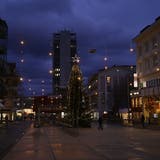 Neue Weihnachtsbeleuchtung auf dem Marktplatz Grenchen. (Oliver Menge)