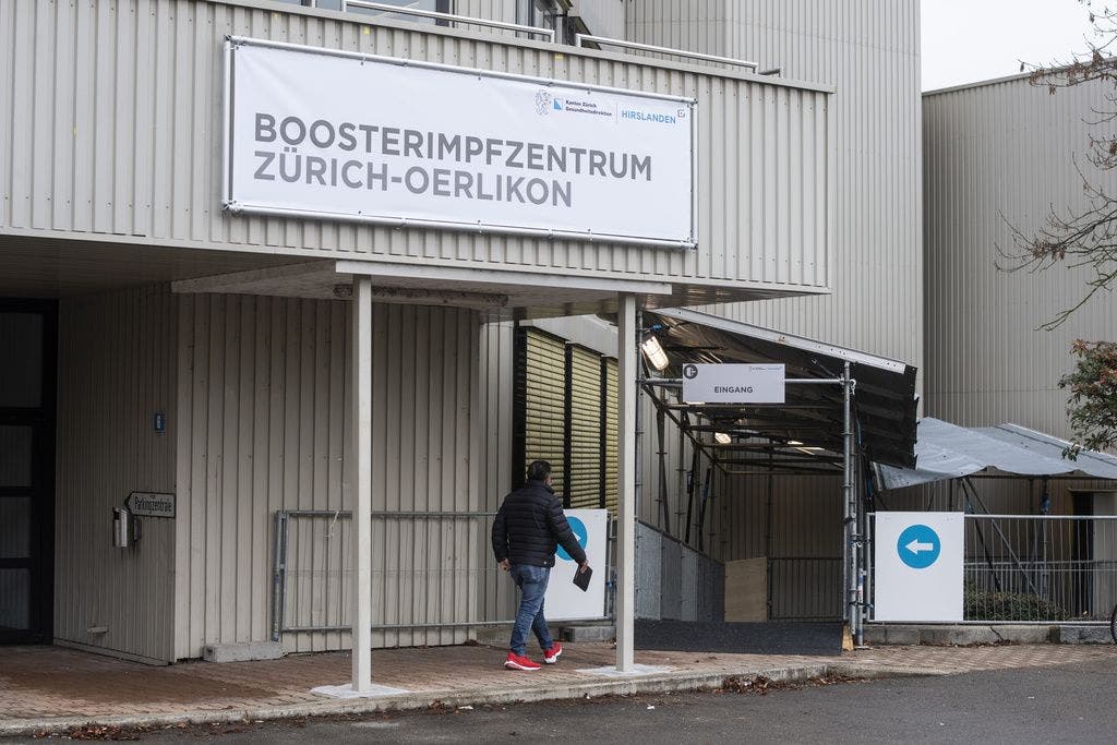 Am Montag eröffnete das erste Booster-Impfzentrum im Kanton Zürich in Oerlikon. 