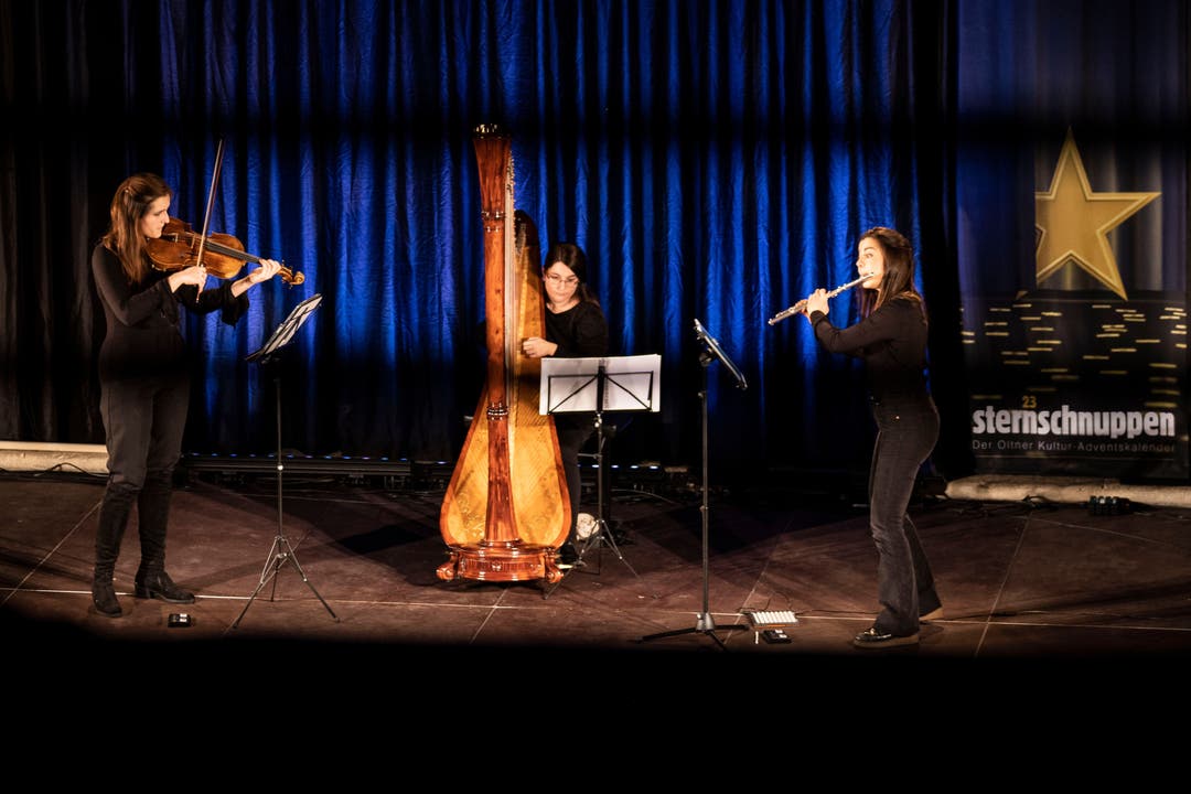Die seit 2017 gemeinsam musizierenden Alejandra Martín (Bratsche), Mathilde Bernard (Harfe) und Aurora Pajón (Querflöte, von links) aus Spanien wussten das Publikum jenseits der üblichen Wahrnehmung von klassischer Musik zu verzaubern und entführten dieses zum Beispiel in die zeitgenössische Experimentalmusik.