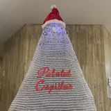 Covid-Weihnachtsbaum: Hier leuchten 19’000 Impfampullen