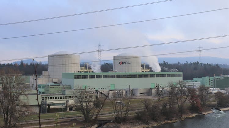 Wird das Kernkraftwerk Beznau hochgefahren, steigt Dampf auf. (Philipp Zimmermann)