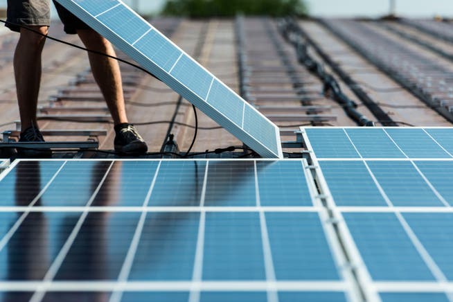 Der Verein Rhysolar bietet Lokalen die Möglichkeit, in Solaranlagen auf Dächern in Diessenhofen und Basadingen-Schlattingen zu investieren.