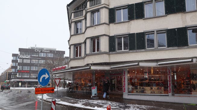 In der Bahnhofstrasse (rechts) sollen Mitte Januar die Bauarbeiten starten.