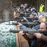Die Gewehrschützen geben am 75. Gangfischschiessen in Ermatingen ihr Bestes. (Bild: Andrea Stalder)