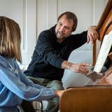 Chiara besucht den Klavierunterricht bei Georg Neufeld in Rorschach, der nun von «Ostschweizer helfen Ostschweizern» (OhO) übernommen wird. (Bild: Reto Martin)
