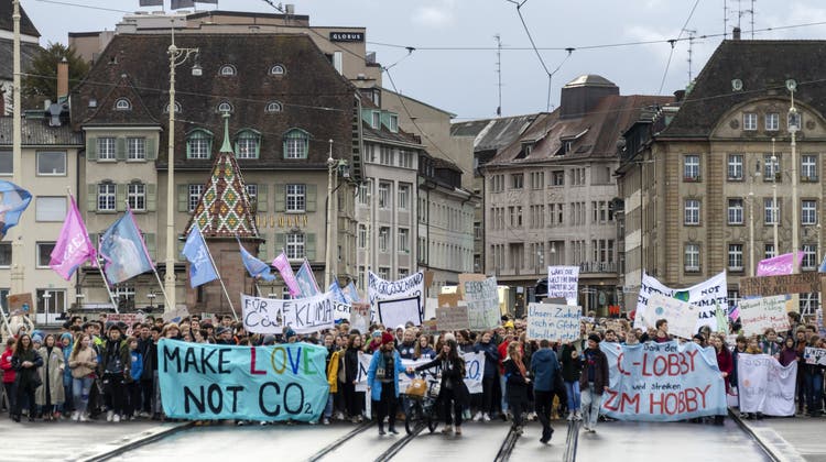 Angestossen von der Klimabewegung hat eine Spezialkommission des Grossen Rates neue Massnahmen erarbeitet. Der Kanton Basel-Stadt soll in der Schweiz eine Vorreiterrolle beim Klimaschutz übernehmen. (Bild: Georgios Kefalas (1. März 2019))