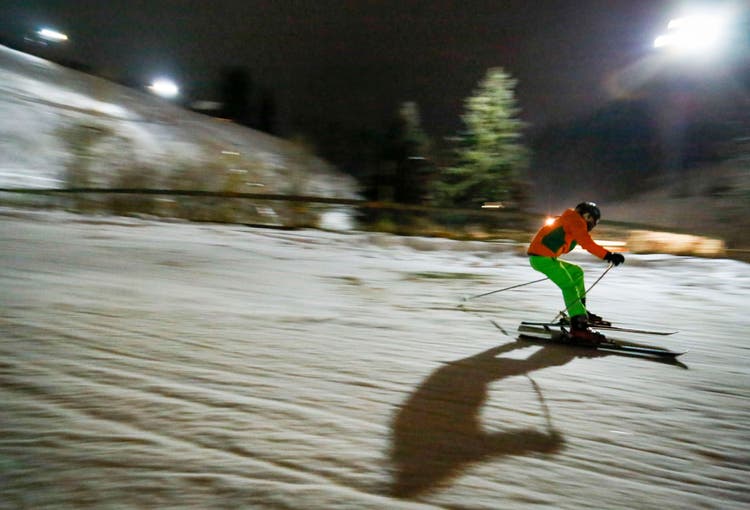 Nachtskifahren unter Flutlicht in Heiden – von Mittwoch bis Samstag läuft der Skilift auch abends von 19 bis 21.30 Uhr.