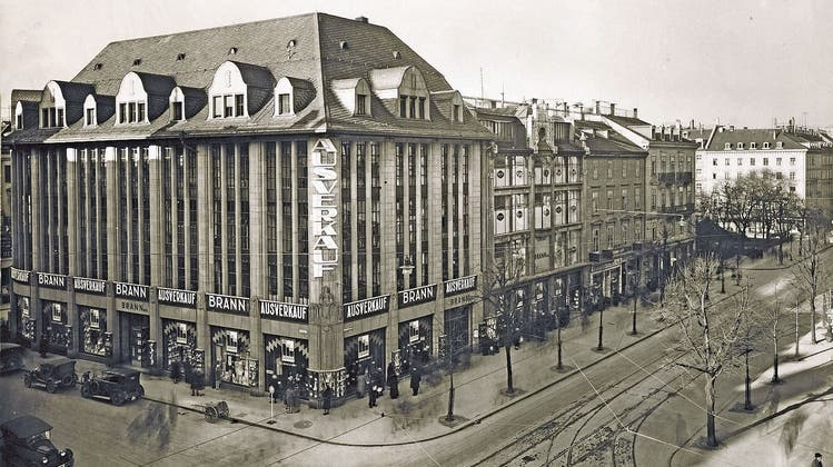 Das Warenhaus Brann, Bahnhofstrasse in Zürich 1926. Die Besitzerin hat entschieden, es in «Swiss Life Brannhof» umzubenennen. (Bild: Wilhelm Pleyer)