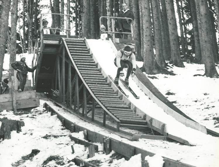 Beim Bau der Titlis-Schanze vor 50 Jahren war die Startrampe eine Weltneuheit. Die Skispringer mussten erstmals nicht mehr seitlich in die Spur hineinhüpfen. Heute ist dies Standard. 