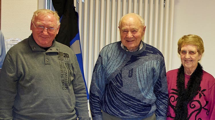 Leo Hegglin (links) wurde für 60 Jahre im MSCW geehrt. Lieni Strebel (neben ihm seine Frau Lisa) sogar für deren 70. (zvg)