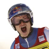 Marco Odermatt freut sich über seinen Sieg in Riesenslalom von Alta Badia. (Alessandro Trovati / AP)