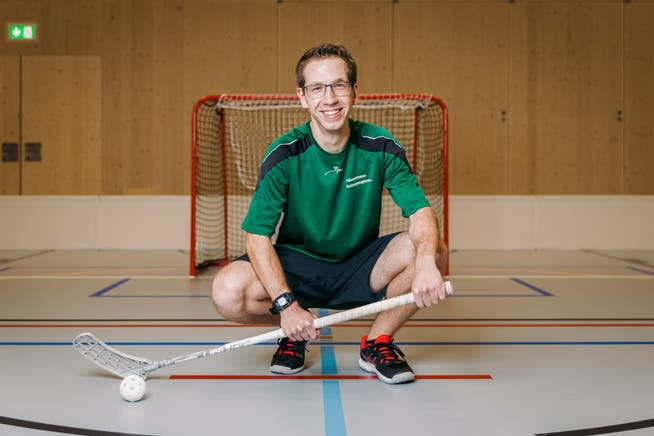 Am Montag ist Unihockey angesagt: Fabian Suter trainiert sowohl die erwachsenen als auch die jugendlichen Unihockey-Begeisterten.