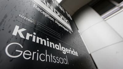 Eingang zum Luzerner Kriminalgericht. (Philipp Schmidli)