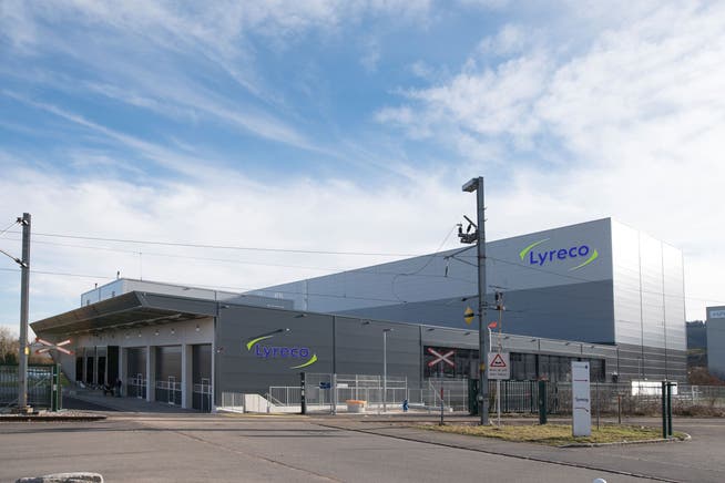 Im Frühling 2022 lässt der Büromateriallieferant Lyreco eine neue Fotovoltaikanlage auf das Dach seines Logistikzentrums bauen. 
