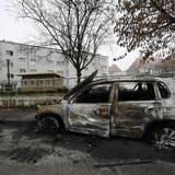 Ausgebranntes Auto am 1. Januar 2020 in der Strassburger Vorstadt Neuhof - eines von 300 im Raum Strassburg. (Frederick Florin / AFP)