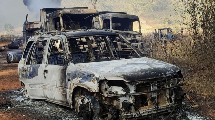 In Myanmar sollen mindestens 35 Personen getötet und verbrannt worden sein. (KNDF via AP)