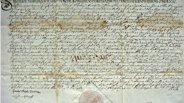 Urteilsbrief der Kaiserin Maria Theresia von 1760: Sie beendete darin einen Streit über ein Wegrecht zwischen den Wirtsleuten Anton Mösch, «Glocke», und Jakob Waldmeyer, «Zum Schwarzen Adler». (Bild: Wiki.mumpf.ch)
