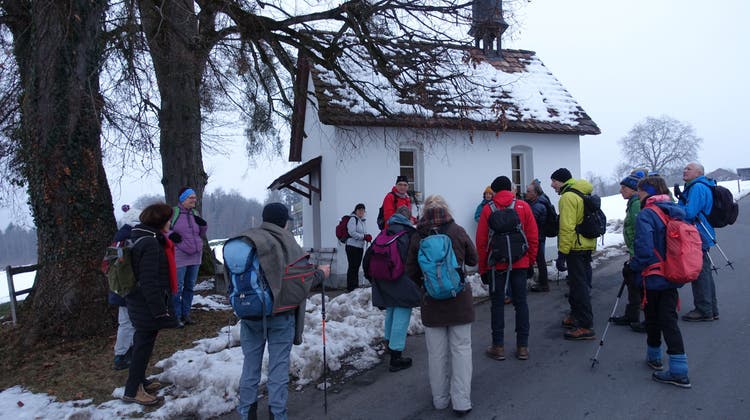 Leute aus der halben Schweiz sind gekommen, um gemeinsam in den Ranft zu wandern. (Bild: PD)