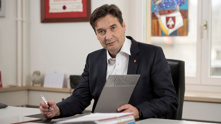François Scheidegger, Stadtpräsident von  Grenchen, in seinem Büro im Hôtel de Ville. (Oliver Menge)