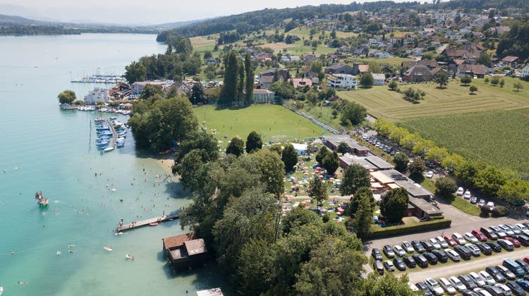 In Beinwil am See werden die Marken gegen gebührenpflichtige Abfallsäcke getauscht. (Michael Küng / Aargauer Zeitung)