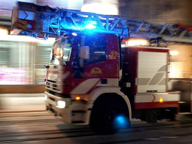 Bei einem Brand in einem Fahrzeugunterstand ist in der Gemeinde Turbenthal ein Sachschaden von mehreren zehntausend Franken entstanden. (Symbolbild)