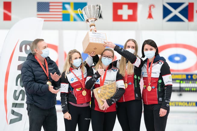 Die Weltmeisterinnen vom Curlingclub Aarau holten ungeschlagen den Schweizer Meistertitel.