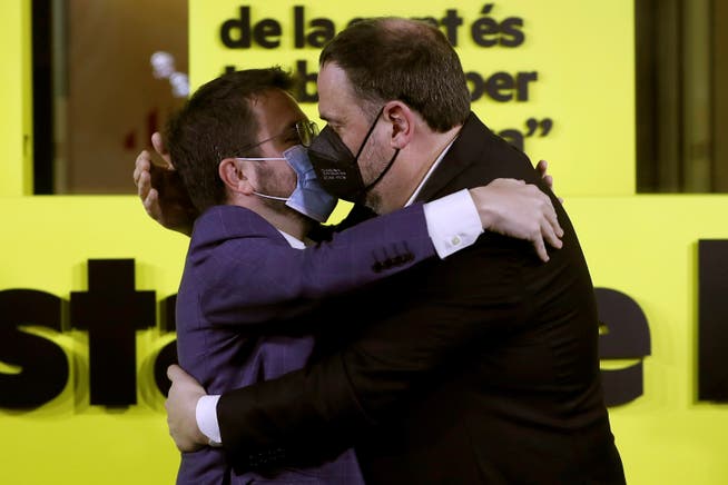Party bei den Separatisten: Pere Aragones (l), Spitzenmann der Republikanischen Linken, mit Oriol Junqueras.
