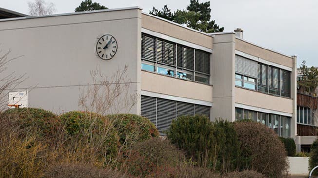 Das Schulhaus Rietwies in Uitikon hat seit seiner Erstellung noch keine Gesamtsanierung erfahren.