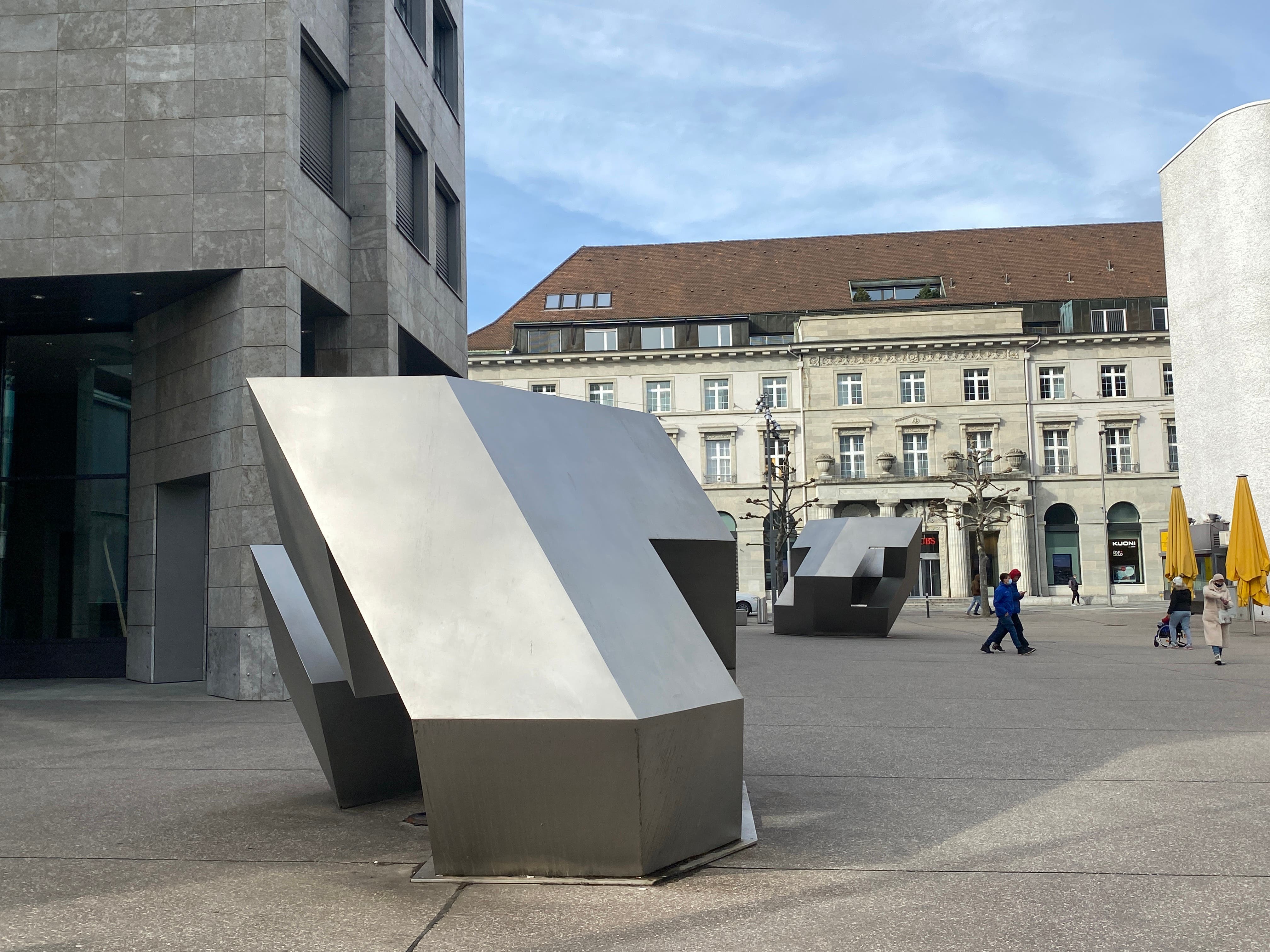 Die grössten Werke von Peter Hächler - auf dem Bahnhofplatz. 