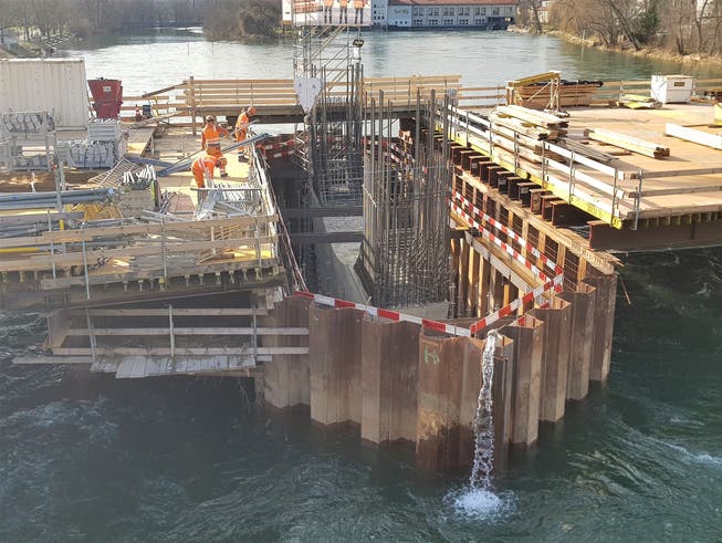 Baustelle neue Aarebrücke: Man sieht den Pfeiler bereits. 