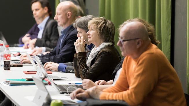 Anstelle der aktuell sieben könnten in Schlieren bald nur noch fünf Stadträte regieren.