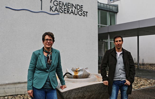Françoise Moser, Gemeindepräsidentin Kaiseraugst, und Thomas Götz, Miteigentümer Liebrüti und Varioserv-Verwaltungsratspräsident, wollen das Bauprojekt zusammen speditiv vorantreiben.