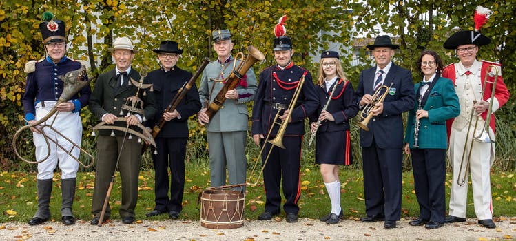 Uniformenparade: So hat sich die Harmoniemusikgesellschaft Fulenbach seit ihrer Gründung im Jahr 1820 zu verschiedenen Zeiten präsentiert.