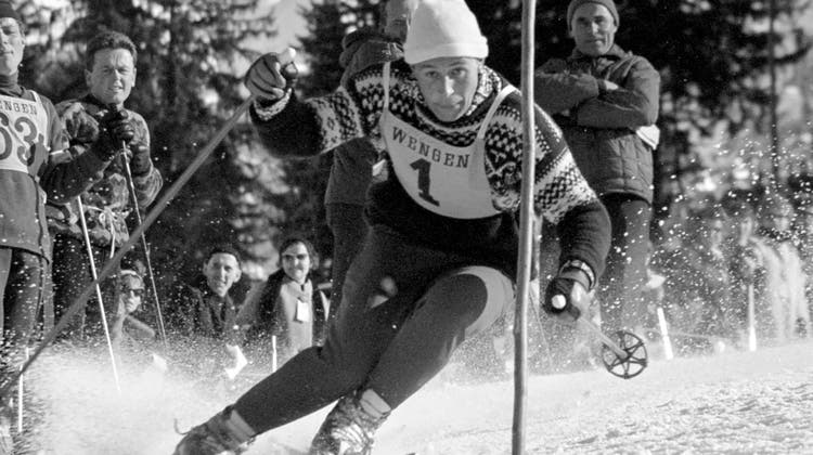 Adolf Mathis fährt 1962 seinem Slalom-Sieg in Wengen entgegen. (Archivbild: Hans-Ueli Bloechliger/Keystone)