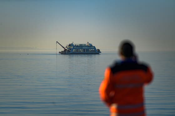 Flugzeugabsturz Wegen Der Dunkelheit Konnten Die Taucher Nicht Mehr Arbeiten Wieso Das Abgesturzte Flugzeug Bisher Nicht Aus Dem Bodensee Geborgen Werden Konnte