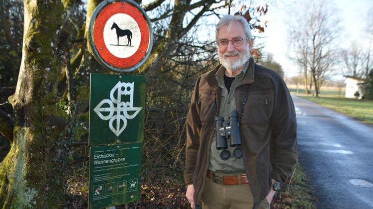 Ranger Hans-Peter Beutler, hier in Altreu, möchte das Verständnis für die Natur fördern. (Peter Brotschi)