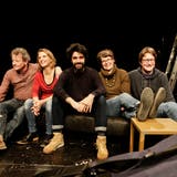 Das Team der Theaterwerkstatt Gleis 5: Joe Fenner, Rahel Wohlgensinger, Giuseppe Spina,  Judith Zwick und Simon Engeli. (Bild: Donato Caspari)