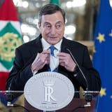 Er soll Italien aus der Krise führen: Ex-EZB-Chef Mario Draghi. (Roberto Monaldo / AP)