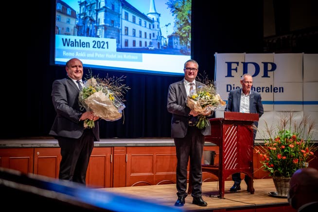 Die Regierungsratskandidaten der FDP Kanton Solothurn bei ihrer Nomination im vergangenen Oktober: v.l. Peter Hodel, Remo Ankli, im Hintergrund rechts Präsident Stefan Nünlist.