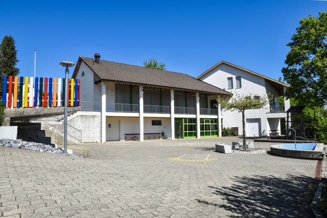 Das Primarschulhaus Häuslenen ist 1988 erbaut worden.