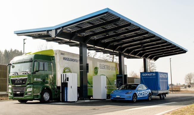 Die Firma Gofast hat auf dem Autobahnrastplatz Oftringen Ost eine neue E-Ladestation gebaut, die auch für elektrische Lastwagen geeignet ist.