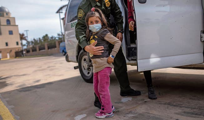 9400 Kinder versuchten alleine im Februar, die US-Südgrenze zu überqueren. Die meisten von ihnen waren ohne Eltern unterwegs.