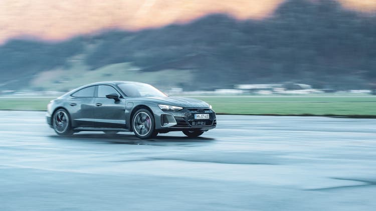 Der Audi RS e-tron Quattro setzt seinen Fokus auf Design und Dynamik. (Bild: zVg)