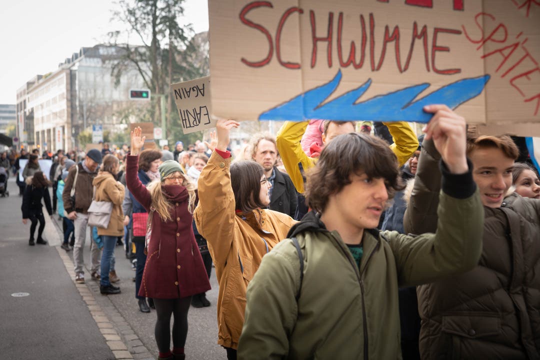 300 Personen waren im April 2019 in Aarau für das Klima auf der Strasse.