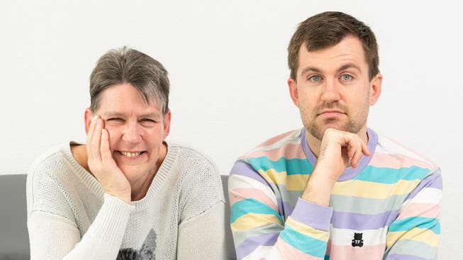 Andrea und Jan Gross sind Mutter und Sohn und wollen mit ihrem neuen Podcast «MueterSöhnli» den Dialog in den Familien fördern.