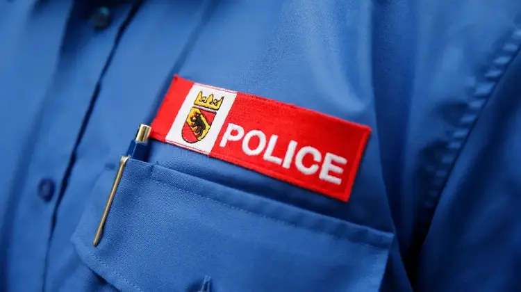 Bei der Kantonspolizei Bern gingen am frühen Morgen mehrere Meldungen wegen des Falschfahrers ein. (Symbolbild) (Keystone)