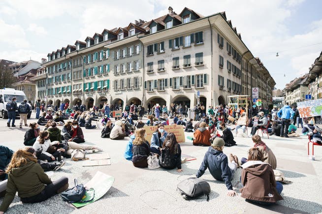 Mit Sitzstreiks für den Umbau von Wirtschaft und Gesellschaft: Demonstration in Bern. (Symbolbild)