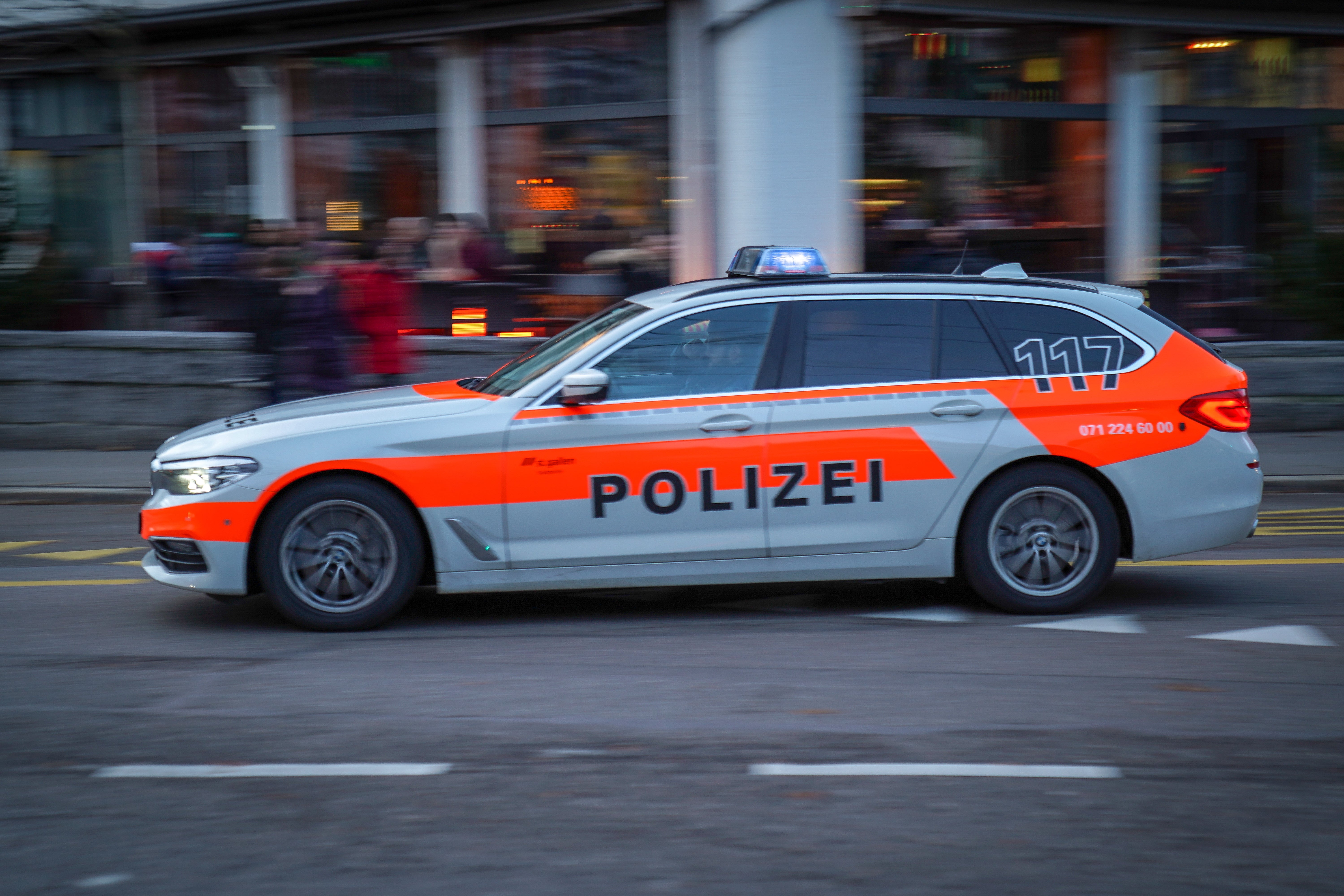 Die Ausrüstung Eines Modernen Polizisten Im Einsatz